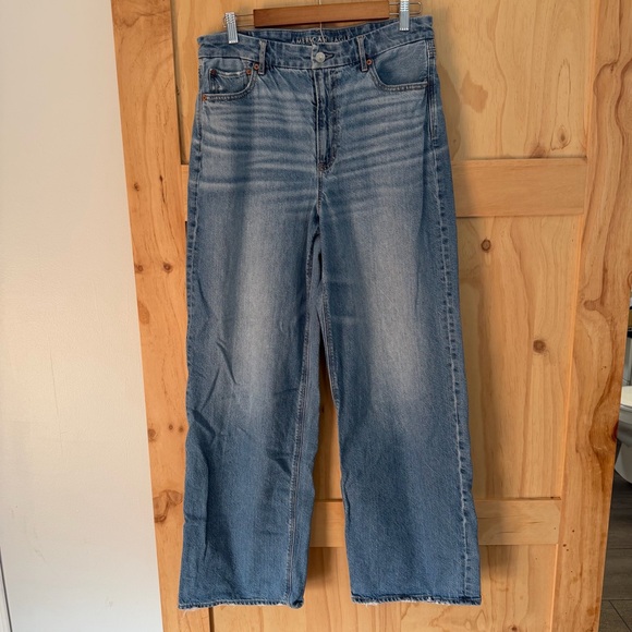 American Eagle Strigid Curvy Super High-Waisted
Baggy Straight Jean - Picture 2 of 8